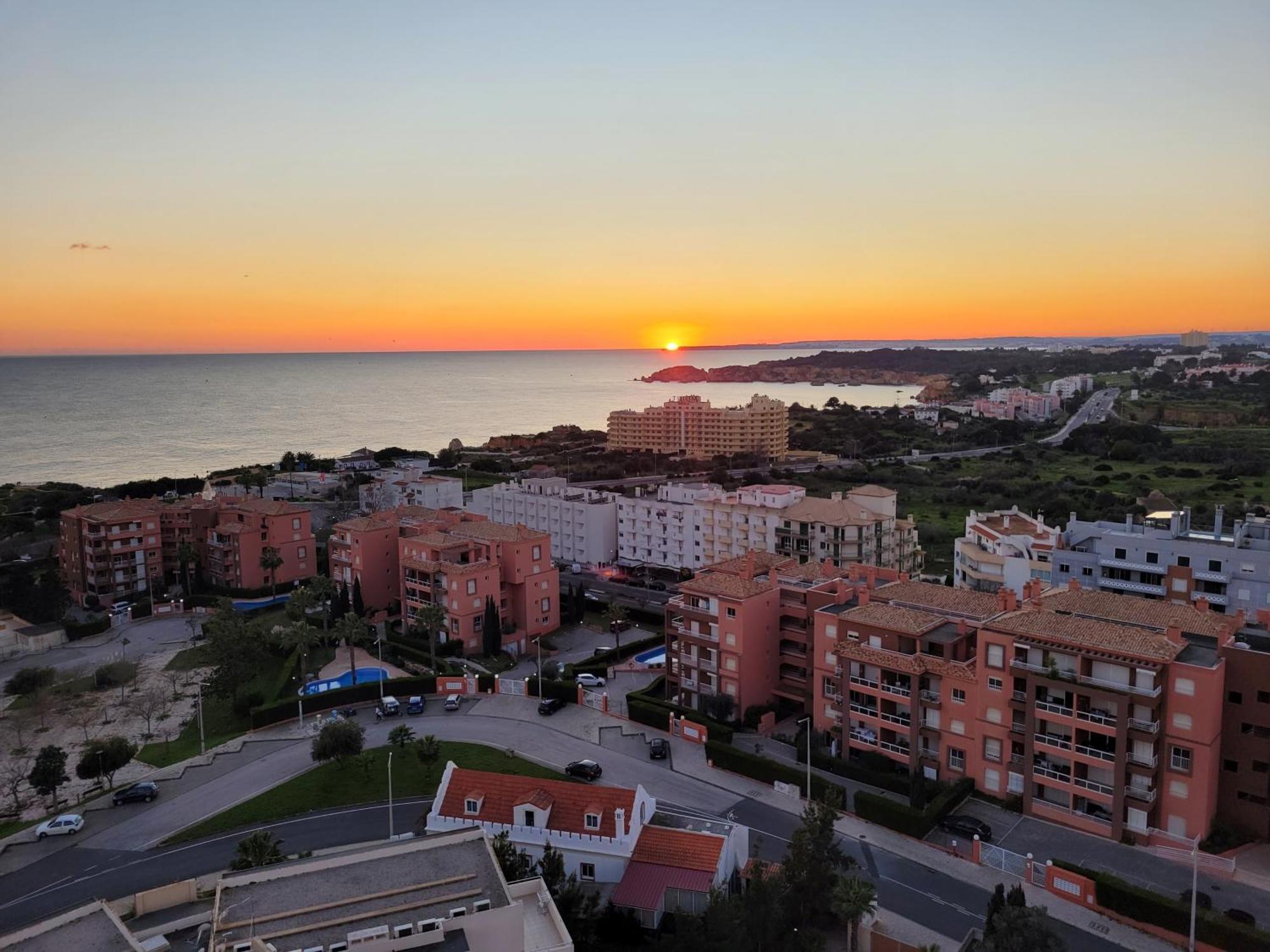 O Wow Sunset Beach And Cliffs View Портиман Екстериор снимка