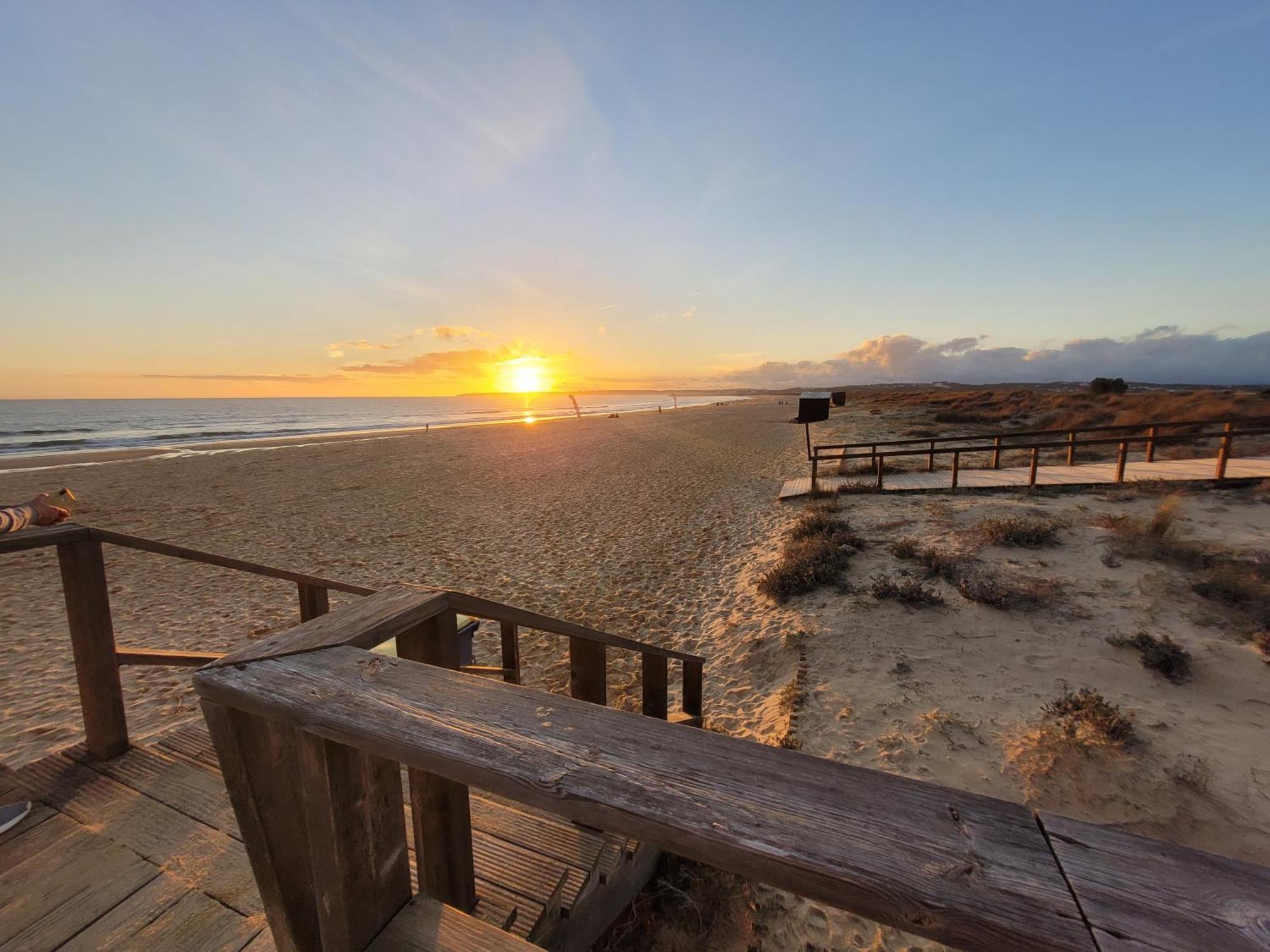 O Wow Sunset Beach And Cliffs View Портиман Екстериор снимка