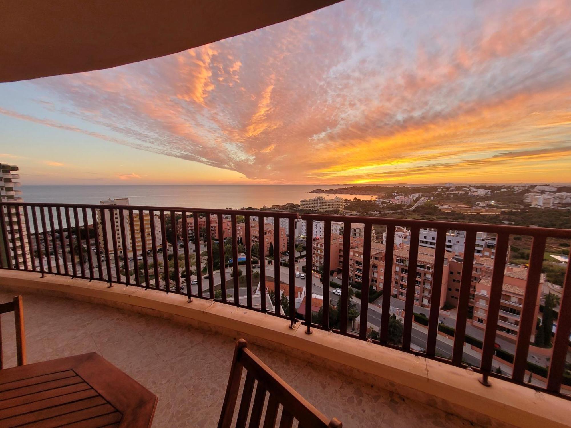 O Wow Sunset Beach And Cliffs View Портиман Екстериор снимка